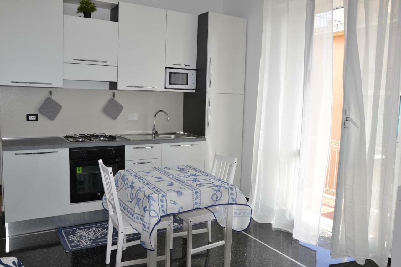 Il Nido Di Quarto Con Park Auto Macchine Piccole Segmento B Genova Kültér fotó