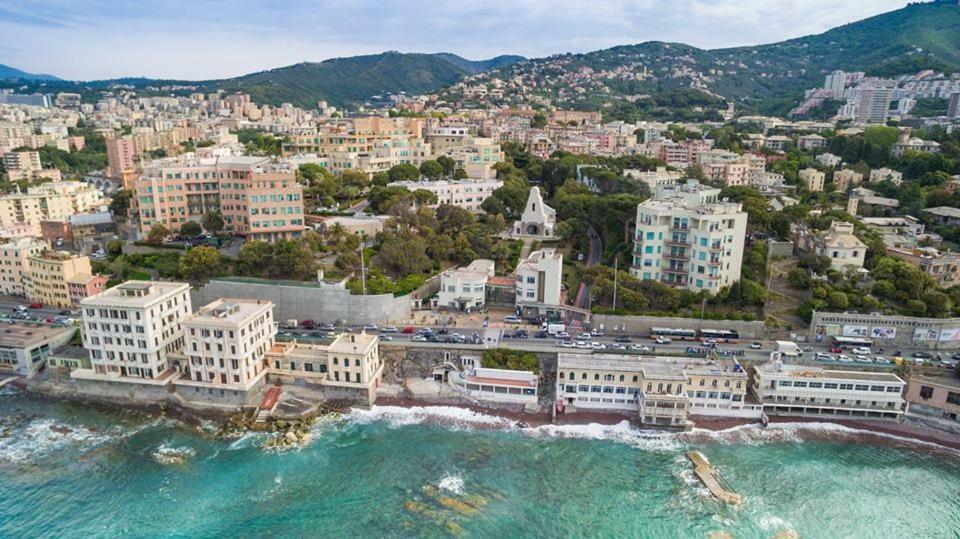 Il Nido Di Quarto Con Park Auto Macchine Piccole Segmento B Genova Kültér fotó